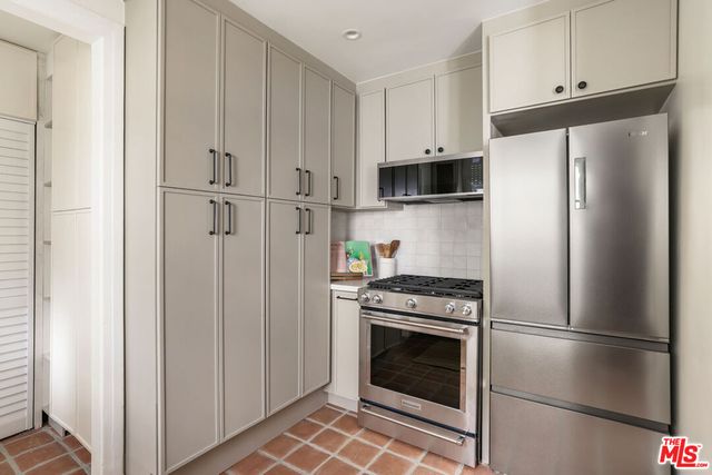 $844,000 | 623 North Sycamore Avenue, Los Angeles, CA 90036