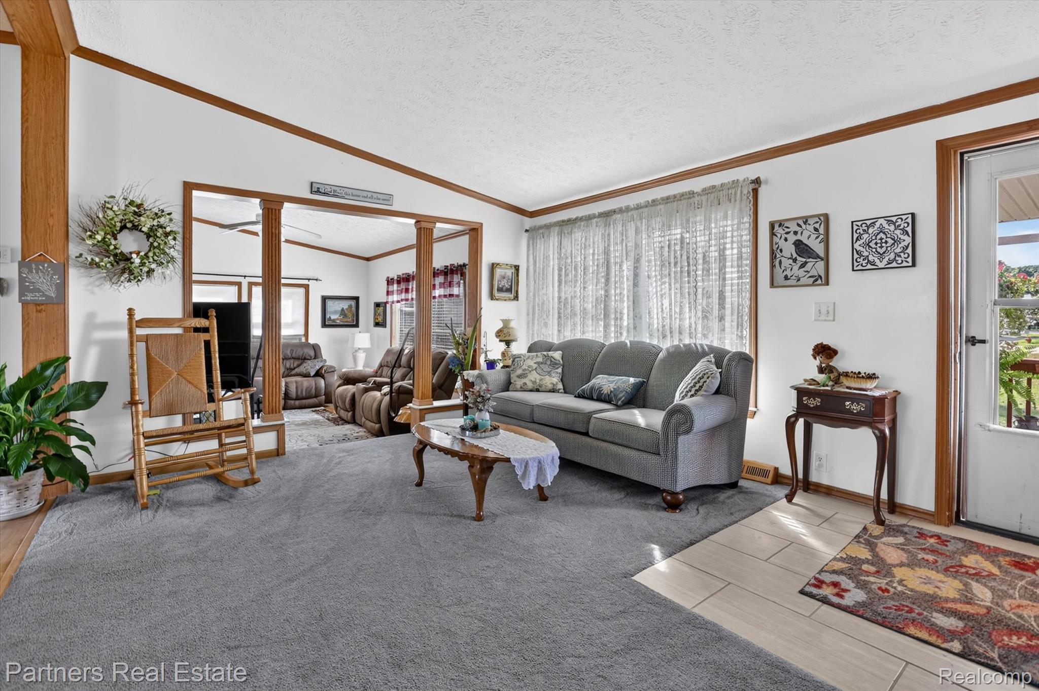 2901 South Leaton Road Mount Pleasant, MI 48858 - Photo 6 of 33 Living Room