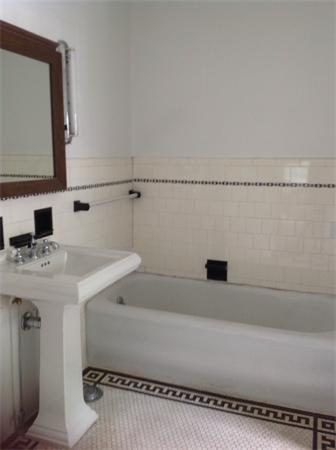 142 Melha Avenue Springfield, MA 01104 - Photo 16 of 18 Gallery Image 16