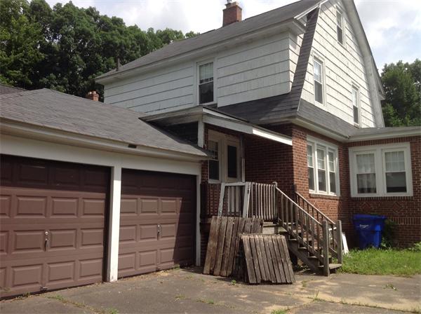 142 Melha Avenue Springfield, MA 01104 - Photo 2 of 18 Gallery Image 2