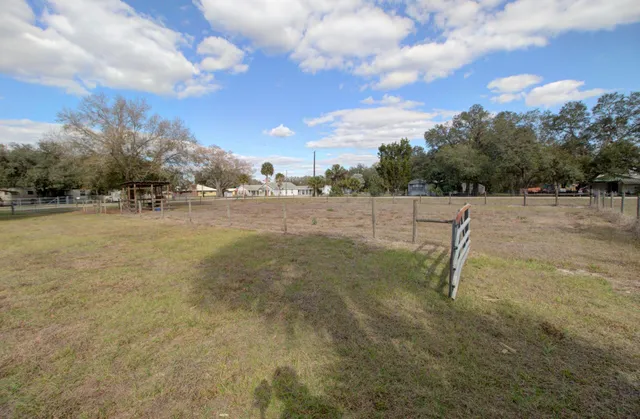 a view of a tennis court