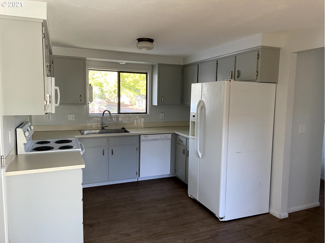 675 T Street Springfield, OR 97477 - Photo 2 of 8