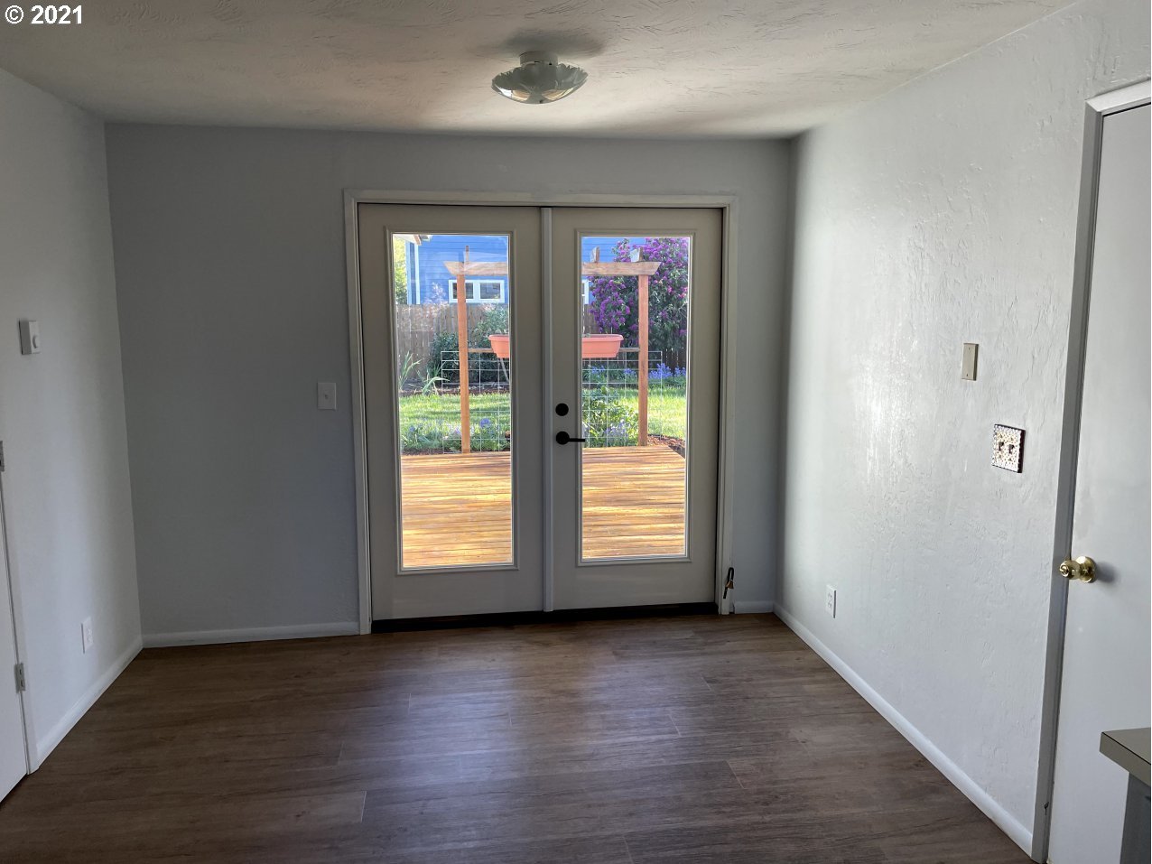 675 T Street Springfield, OR 97477 - Photo 3 of 8