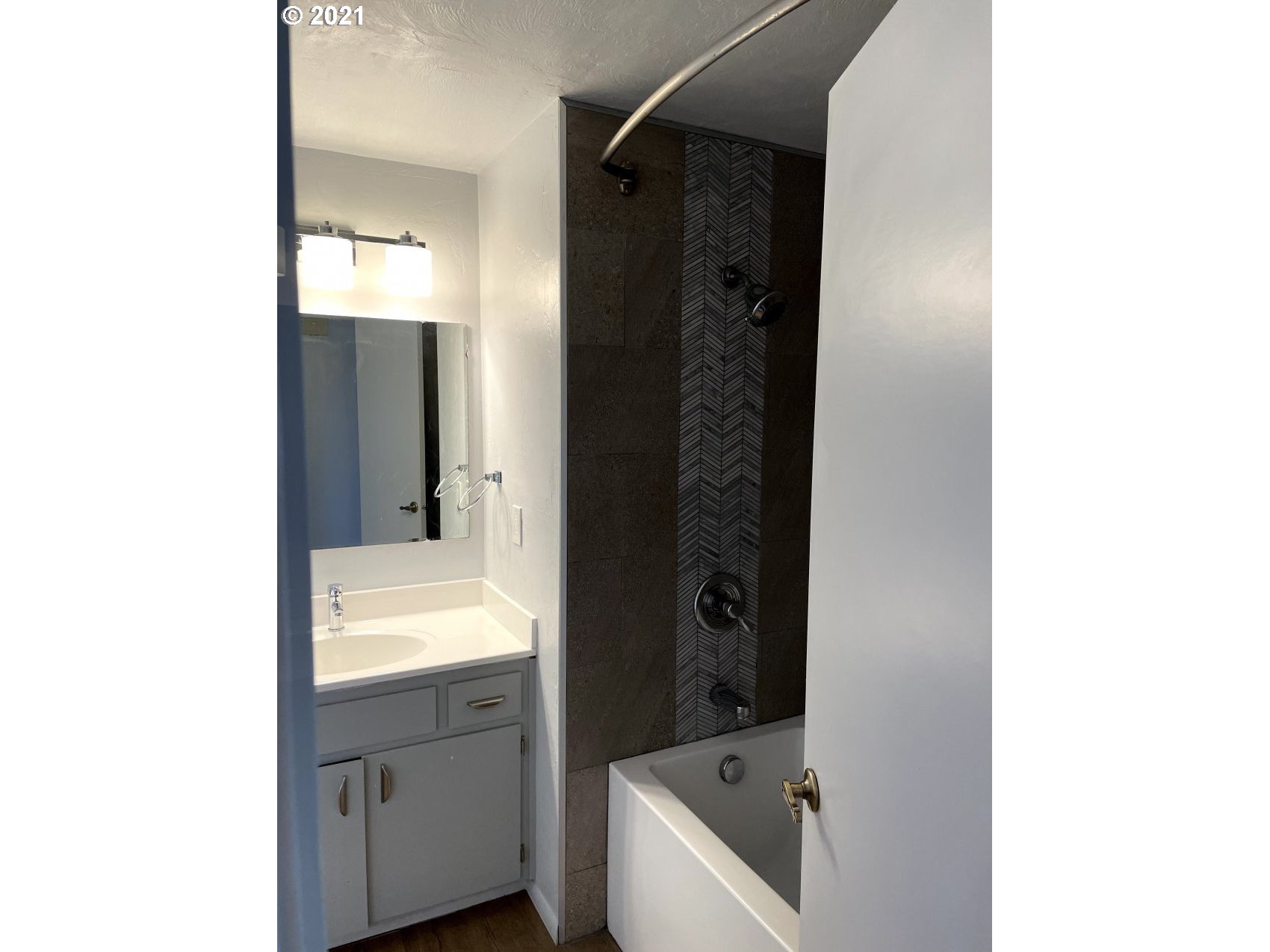 675 T Street Springfield, OR 97477 - Photo 4 of 8