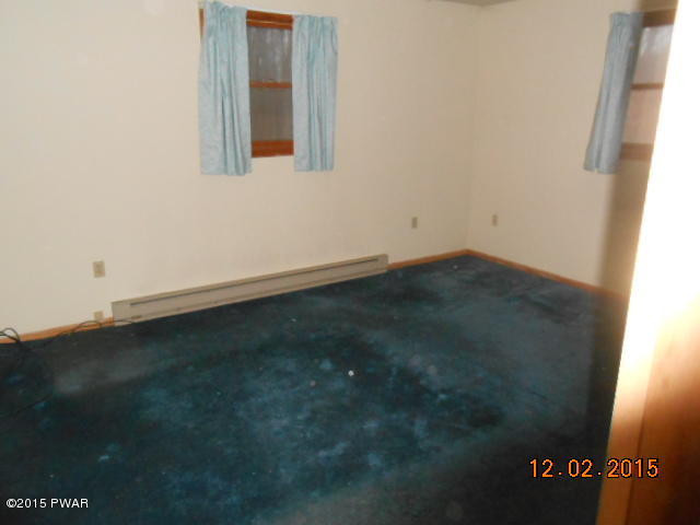 273 Oak Hill Road Hawley, PA 18428 - Photo 5 of 10