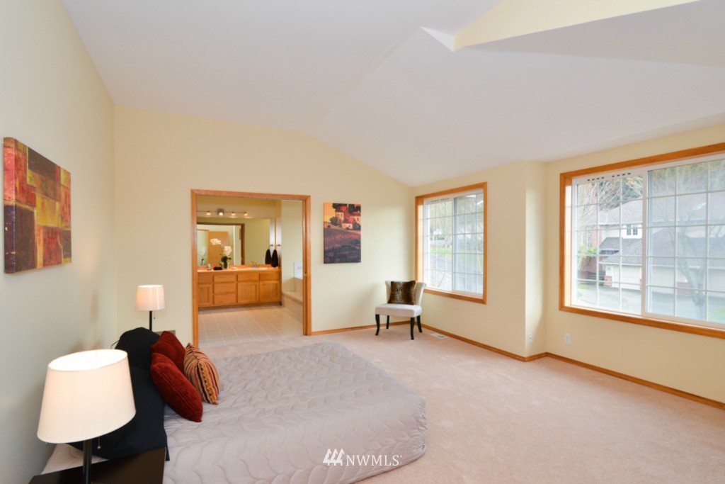 10204 Northeast 156th Place Bothell, WA 98011 - Photo 14 of 25 Gallery Image 14