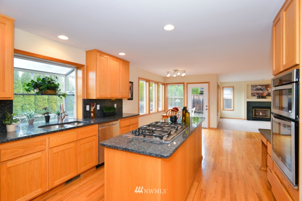 10204 Northeast 156th Place Bothell, WA 98011 - Photo 8 of 25 Gallery Image 8