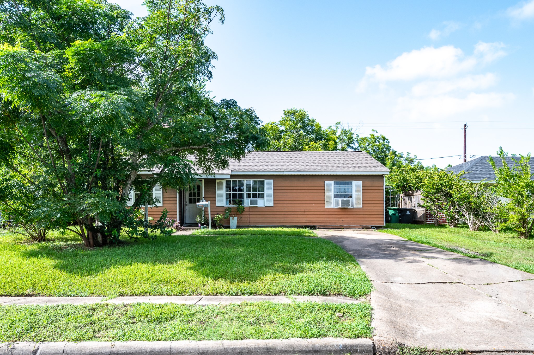 5119 Ripplebrook Drive Houston, TX 77045 - Photo 3 of 22