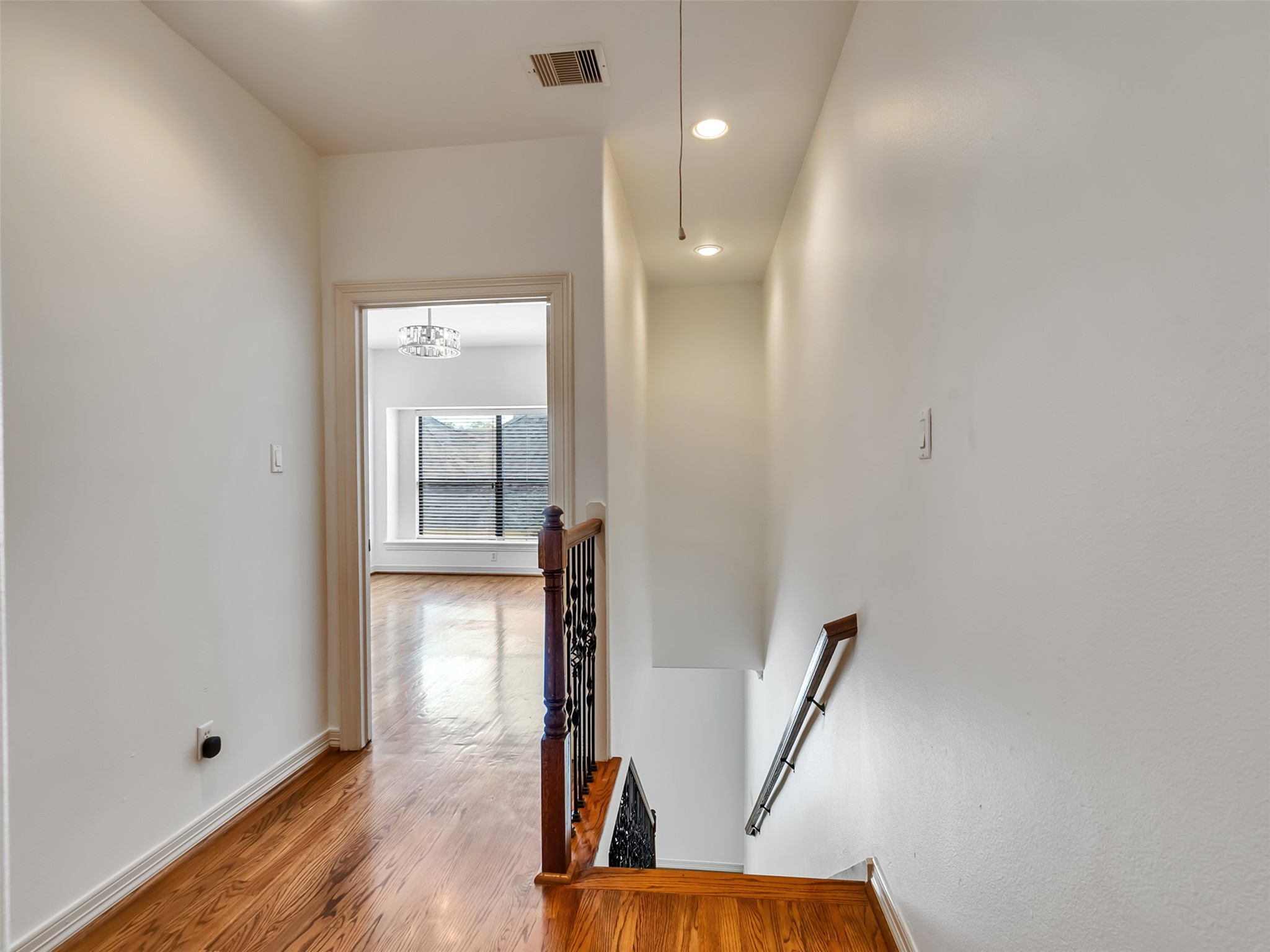 2540 Prospect Street, Unit B Houston, TX 77004 - Photo 21 of 37 a view of an entryway with wooden floor