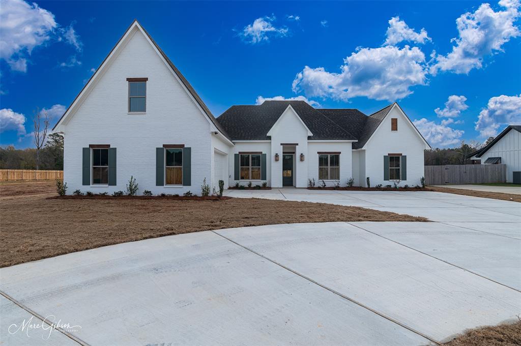 175 Sitka Loop Haughton, LA 71037 - Photo 1 of 28 a front view of a house with a garden
