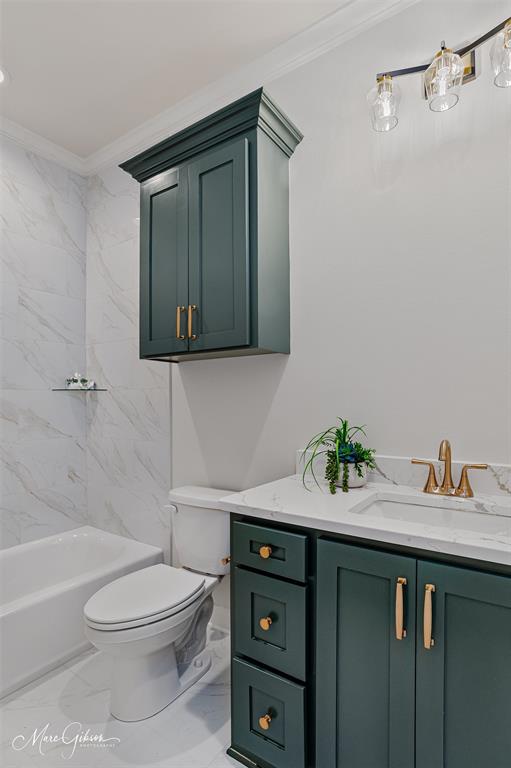 175 Sitka Loop Haughton, LA 71037 - Photo 26 of 28 a bathroom with a sink a toilet and shower