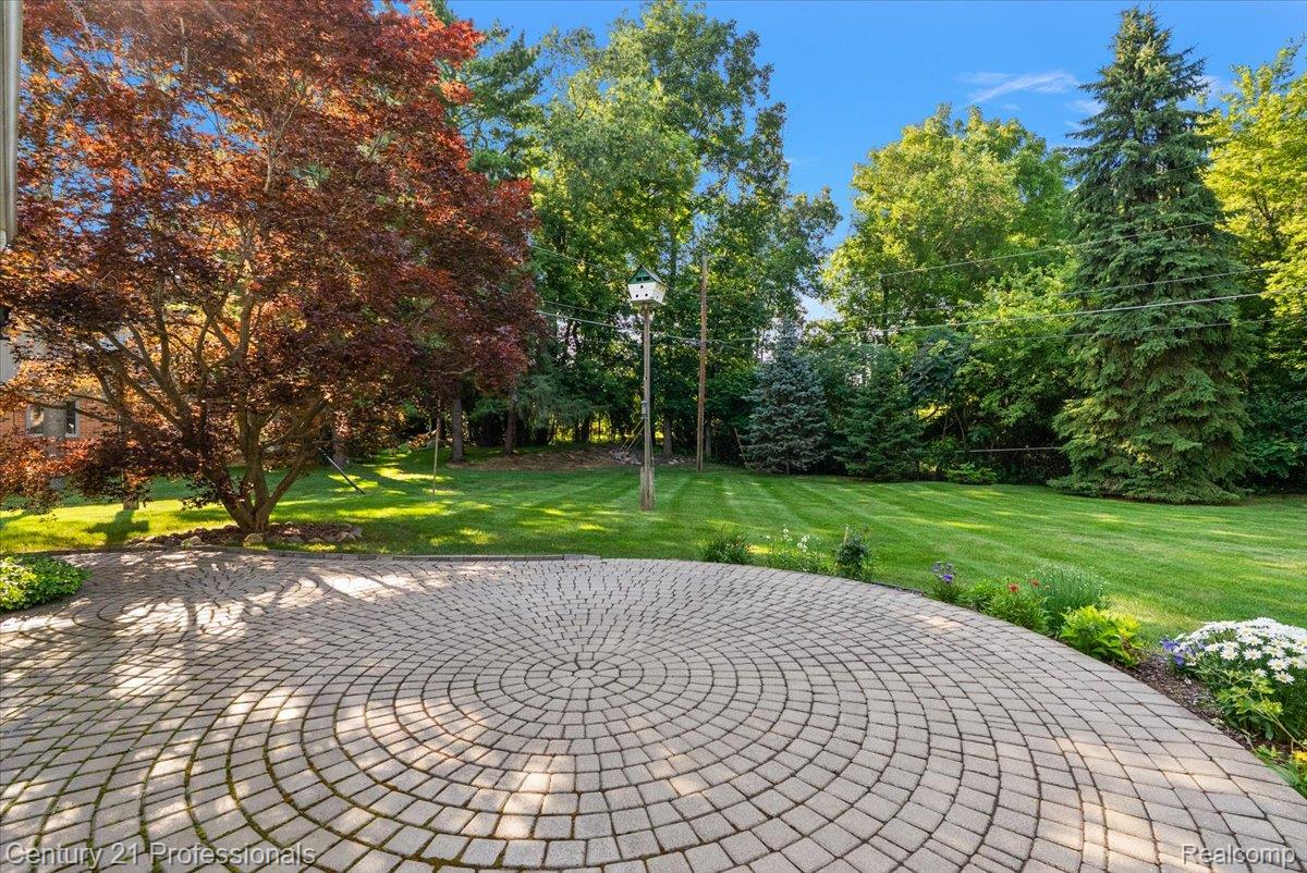 633 Foxhall Road Bloomfield Hills, MI 48304 - Photo 12 of 61 12-633 Foxhall -12.jpg