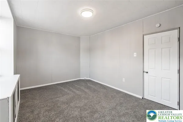 $2,250 | 421 Center Street, Jim Thorpe, PA 18229