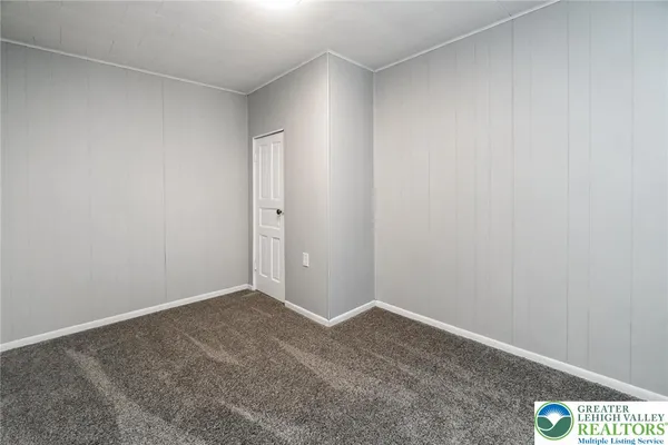 $2,250 | 421 Center Street, Jim Thorpe, PA 18229