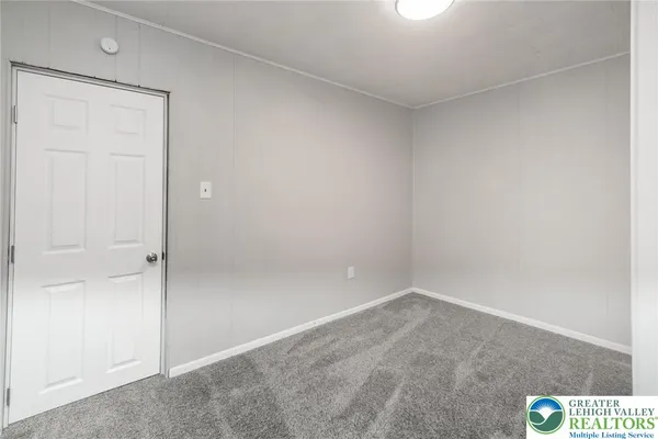 $2,250 | 421 Center Street, Jim Thorpe, PA 18229