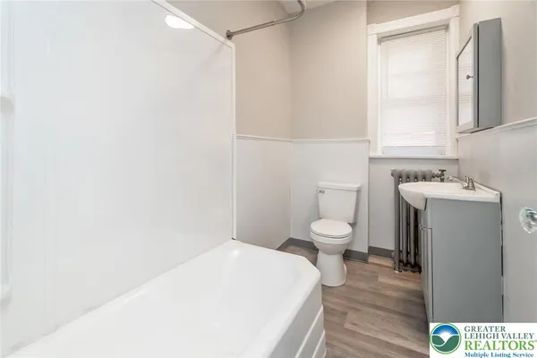 $2,250 | 421 Center Street, Jim Thorpe, PA 18229