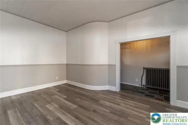 $2,250 | 421 Center Street, Jim Thorpe, PA 18229