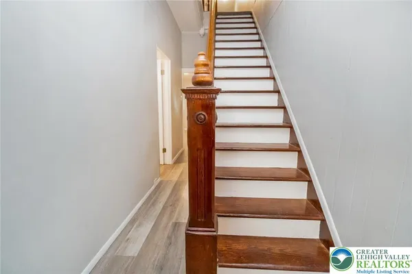 $2,250 | 421 Center Street, Jim Thorpe, PA 18229