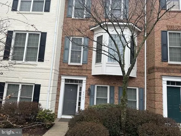 $3,600 | 2463 Huntington Park Drive, Alexandria, VA 22303