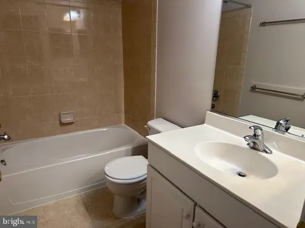 $3,600 | 2463 Huntington Park Drive, Alexandria, VA 22303