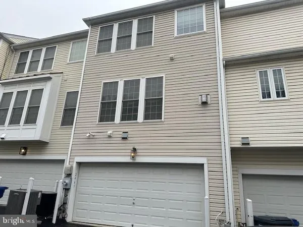 $3,600 | 2463 Huntington Park Drive, Alexandria, VA 22303