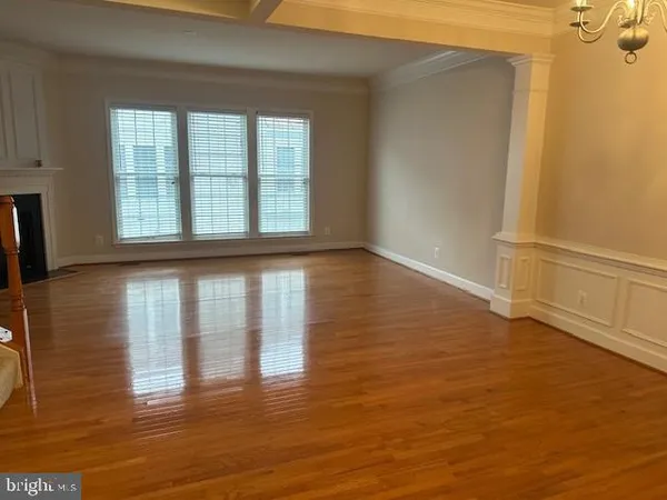 $3,600 | 2463 Huntington Park Drive, Alexandria, VA 22303