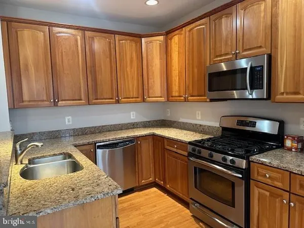 $3,600 | 2463 Huntington Park Drive, Alexandria, VA 22303