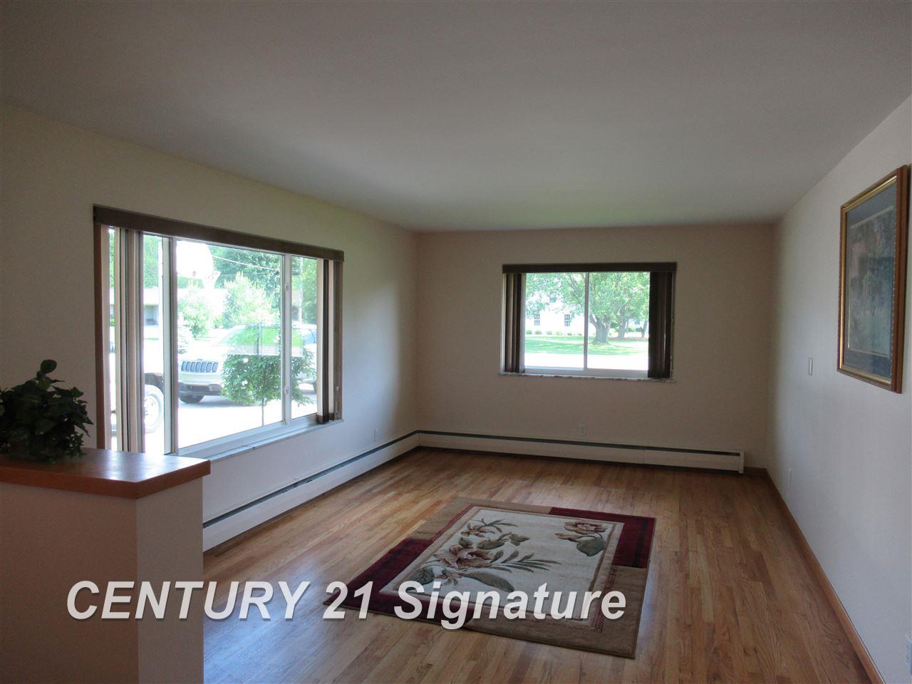 8635 North River Road Freeland, MI 48623 - Photo 4 of 18