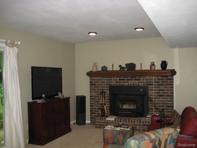4263 Timberview Drive Howell, MI 48843 - Photo 20 of 26 Great Room (800x600).jpg