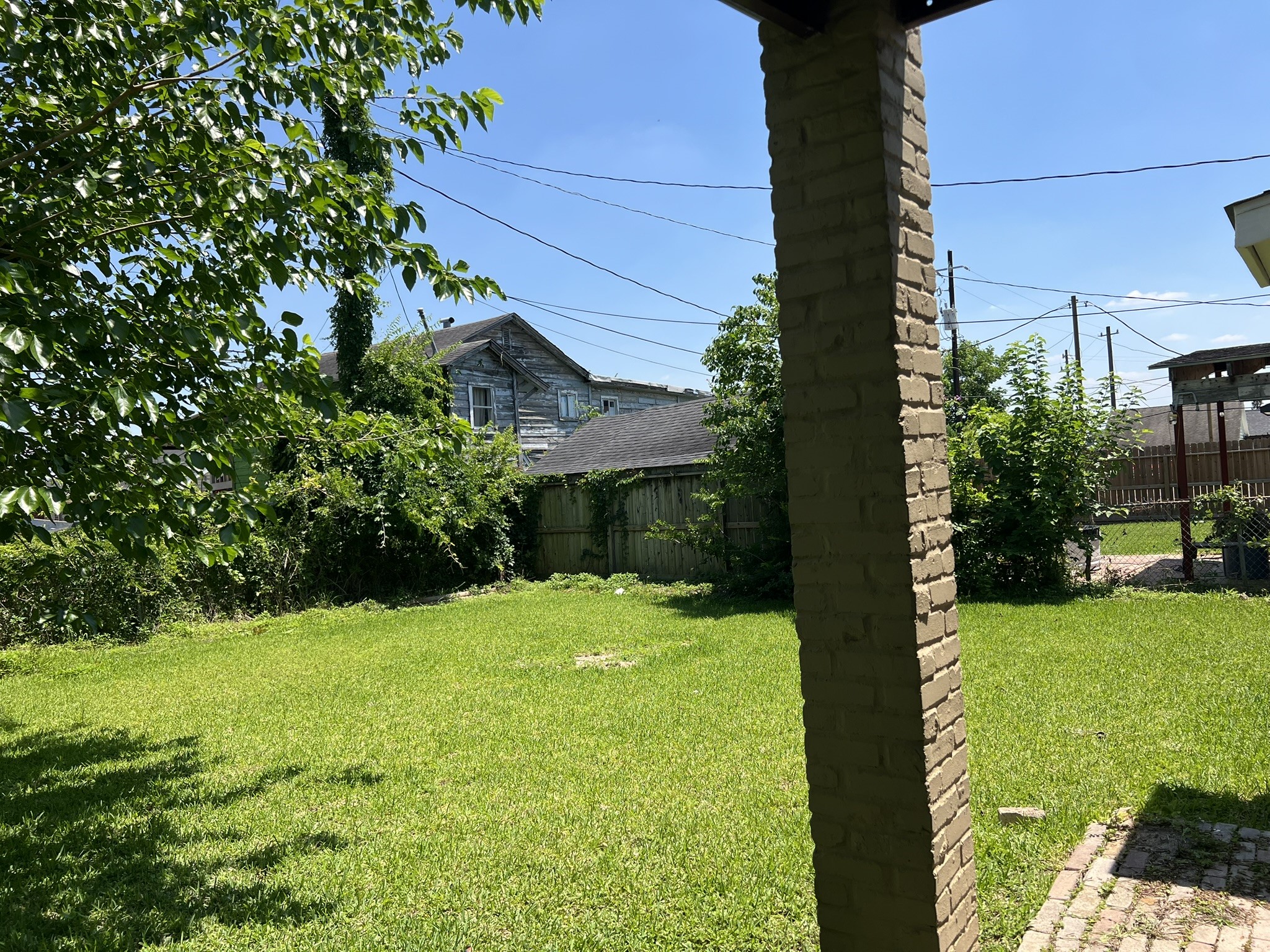 2605 Delafield Street Houston, TX 77023 - Photo 30 of 32 Backyard