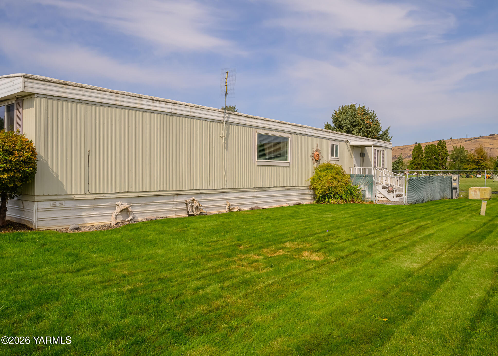 3601 Castlevale Road, Unit 31 Yakima, WA 98902 - Photo 12 of 14 10 side yard
