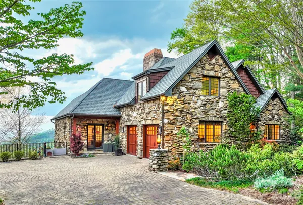 $2,790,000 | 8 Timberwolf Court, Asheville, NC 28804