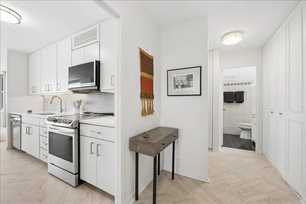 $439,000 | 4250 North Marine Drive, Unit 2836, Chicago, IL 60613