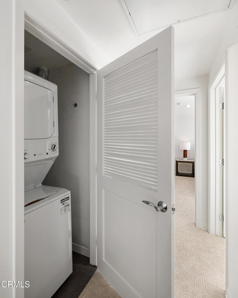 159 West Green Street, Unit 502A Pasadena, CA 91105 - Photo 16 of 40 a utility room with dryer and washer