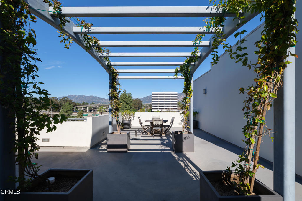 159 West Green Street, Unit 502A Pasadena, CA 91105 - Photo 38 of 50 HOA Community 5th floor rooftop deck