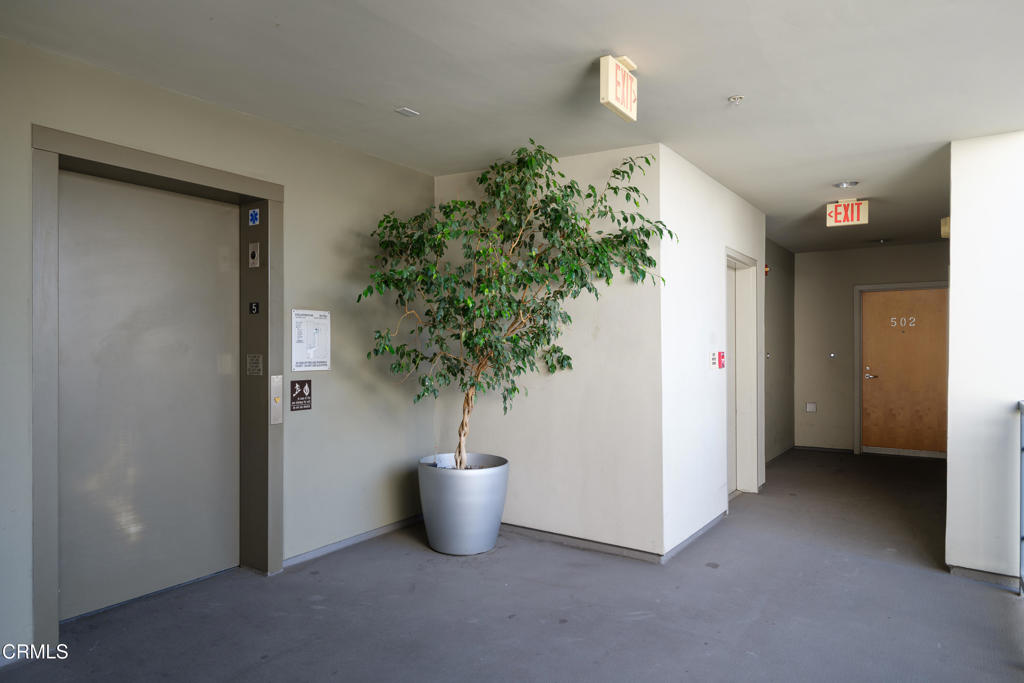 159 West Green Street, Unit 502A Pasadena, CA 91105 - Photo 5 of 40 a view of a room with a potted plant