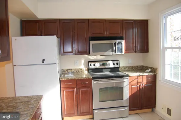 $2,450 | 9 Hibiscus Court, Unit 25, Gaithersburg, MD 20878