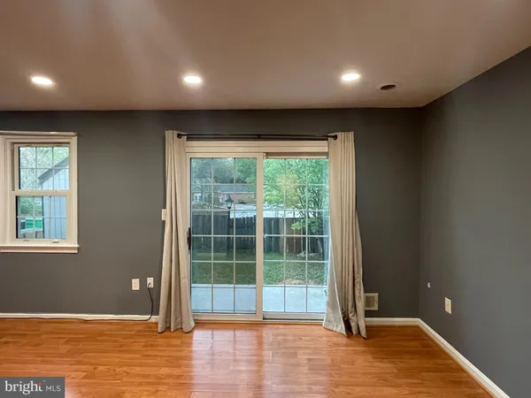 $2,450 | 9 Hibiscus Court, Unit 25, Gaithersburg, MD 20878