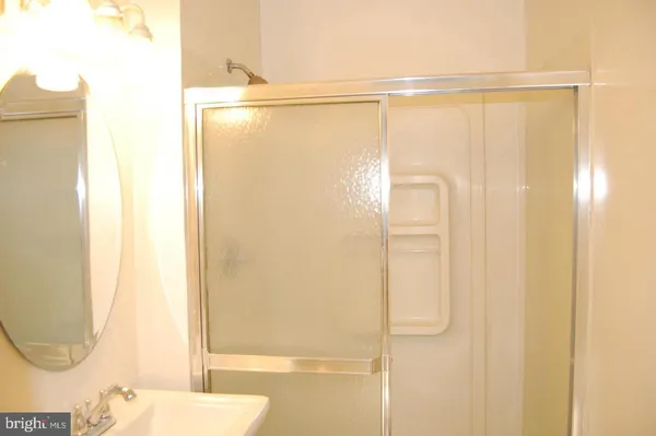 $2,450 | 9 Hibiscus Court, Unit 25, Gaithersburg, MD 20878