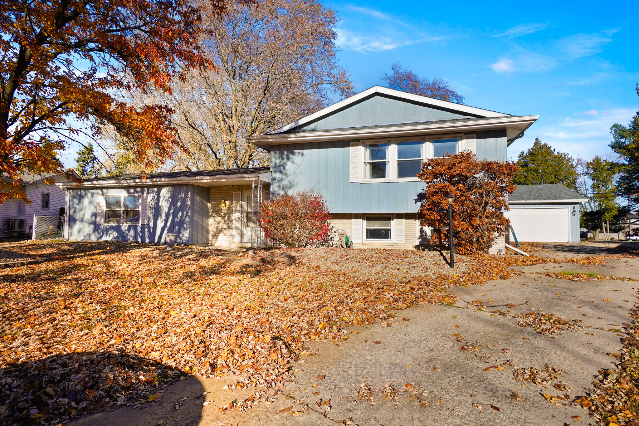 642 Omega Drive Crown Point, IN 46307 - Photo 2 of 37 2048x1365