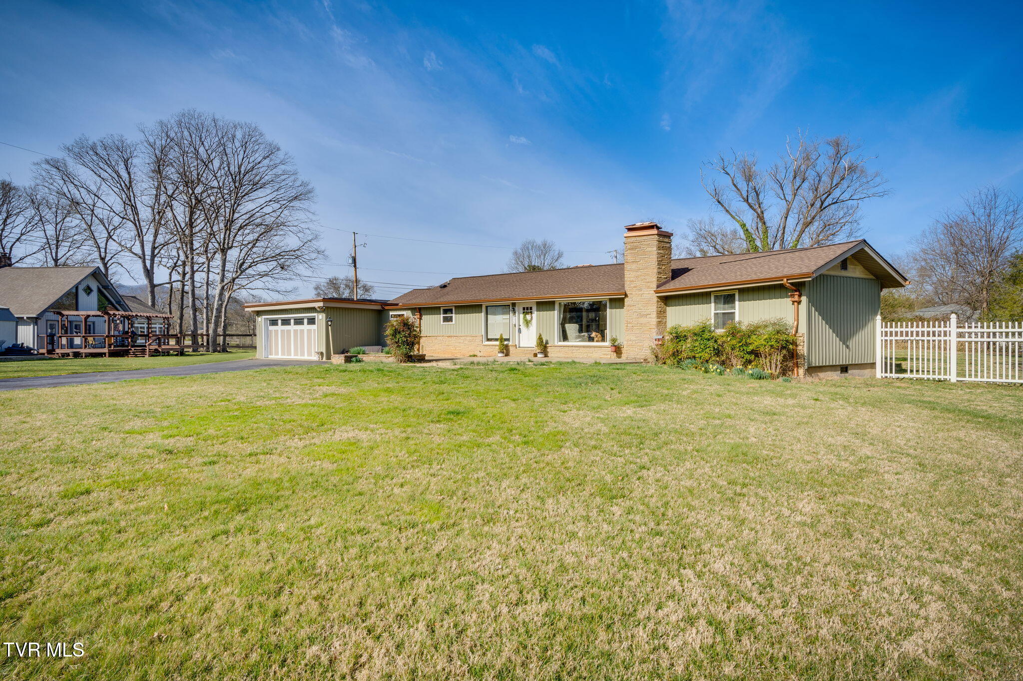 456 Berkeley Road Kingsport, TN 37660 - Photo 3 of 40 003