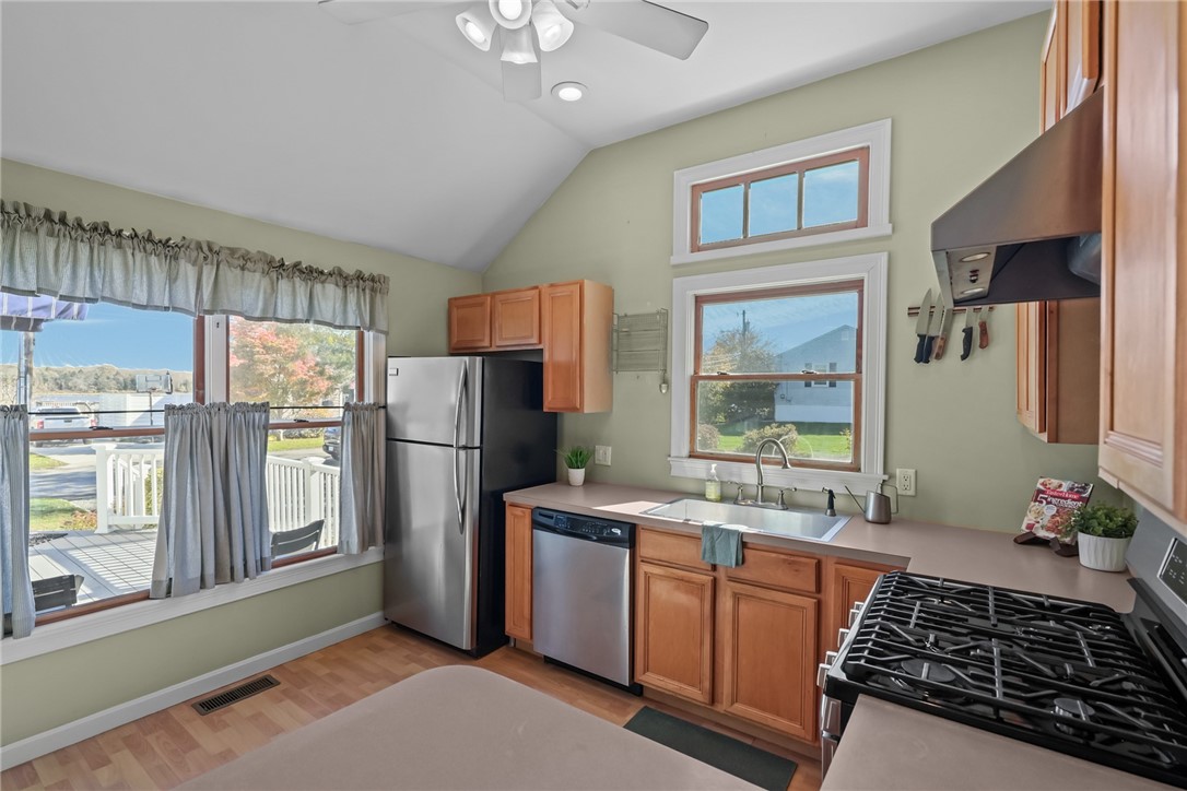 4 Read Avenue Warren, RI 02885 - Photo 11 of 39