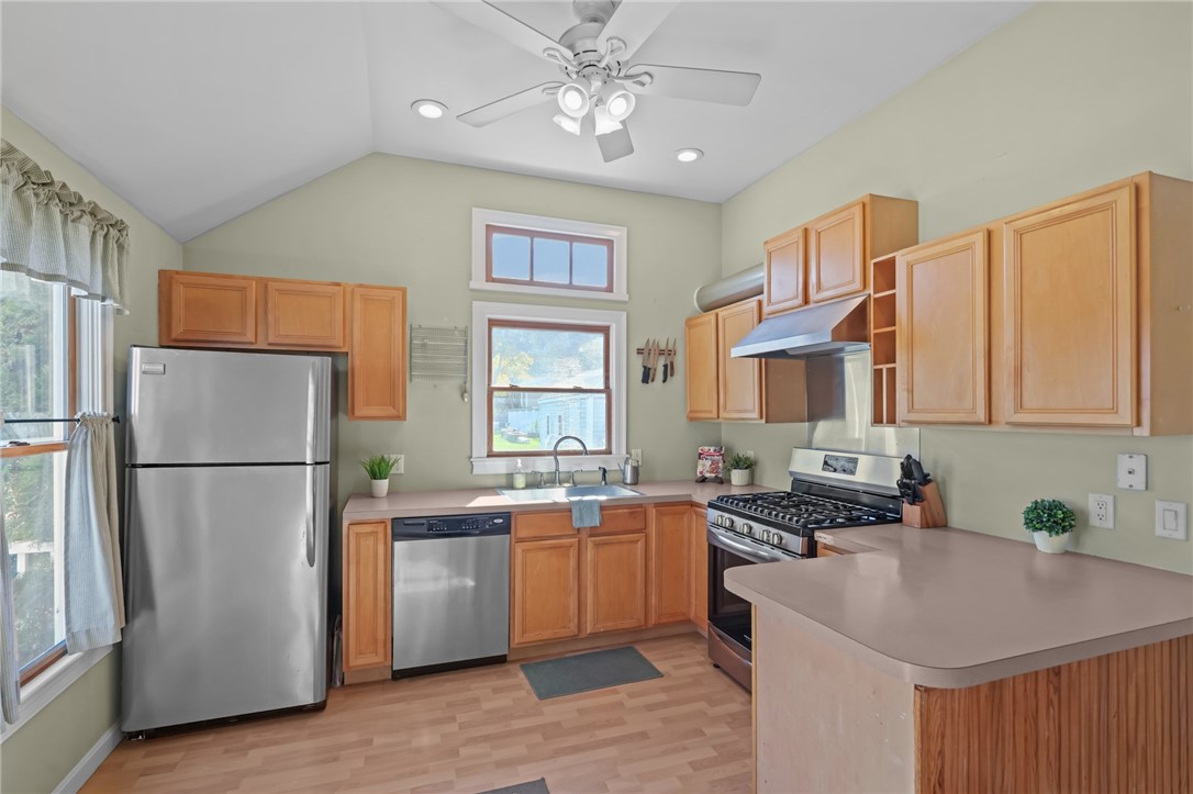4 Read Avenue Warren, RI 02885 - Photo 10 of 39