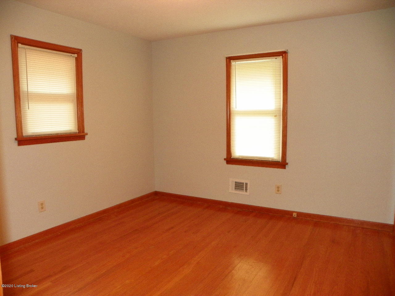 1045 Runell Road Louisville, KY 40214 - Photo 11 of 21 000_0057