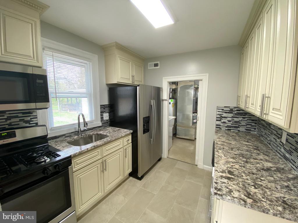 4902 Somerset Road Riverdale, MD 20737 - Photo 7 of 21 Gallery Image 7