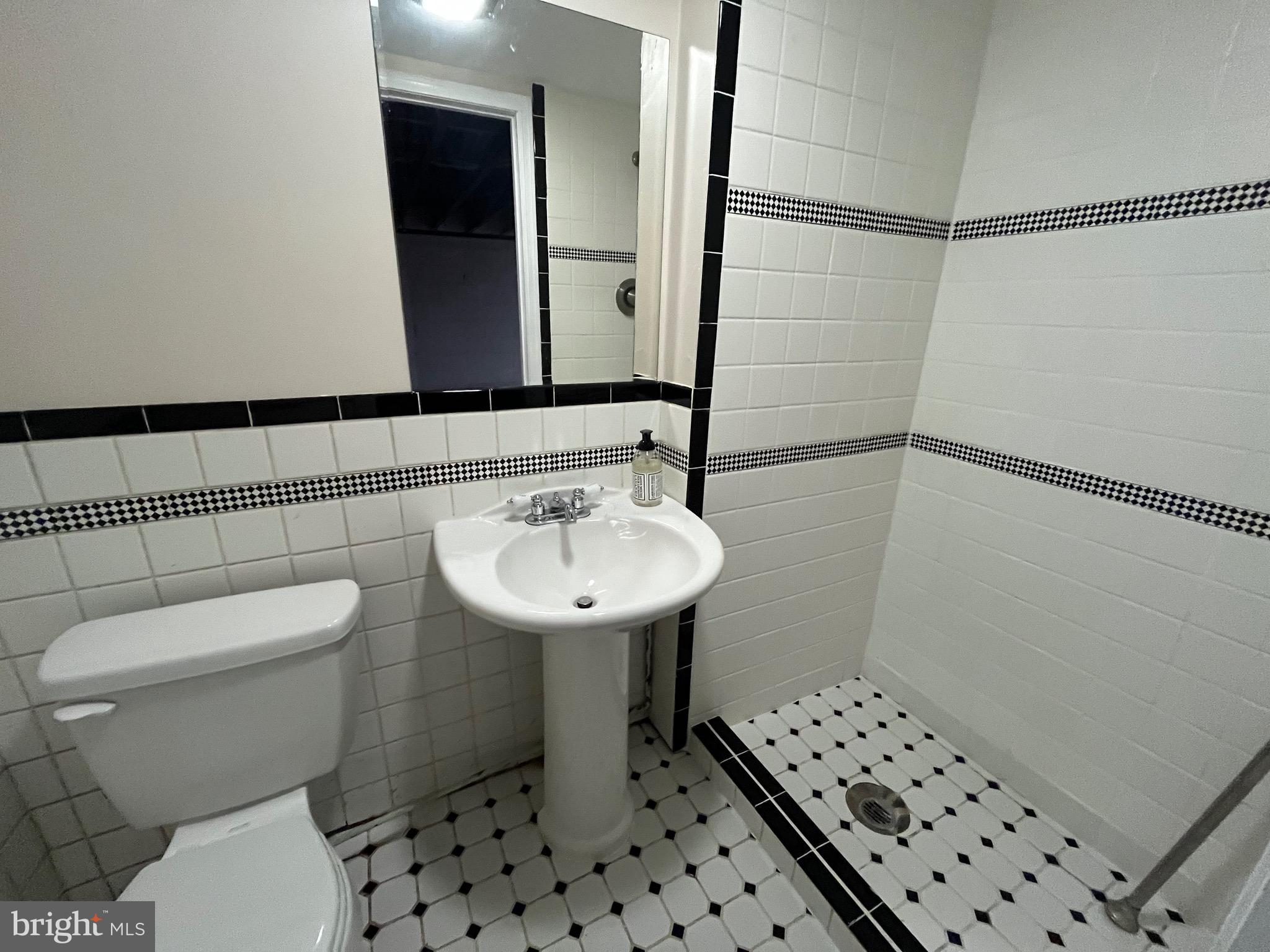 3609 Ednor Road Baltimore, MD 21218 - Photo 24 of 35