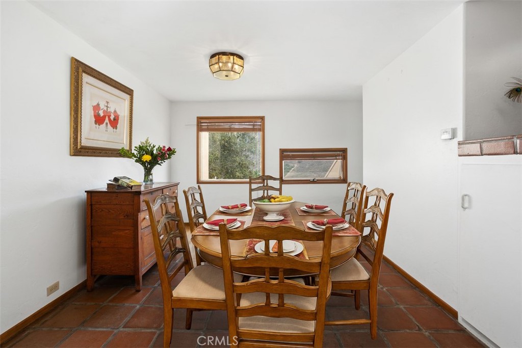 3264 Shearer Crossing Fallbrook, CA 92028 - Photo 6 of 41 virtual staged dining room