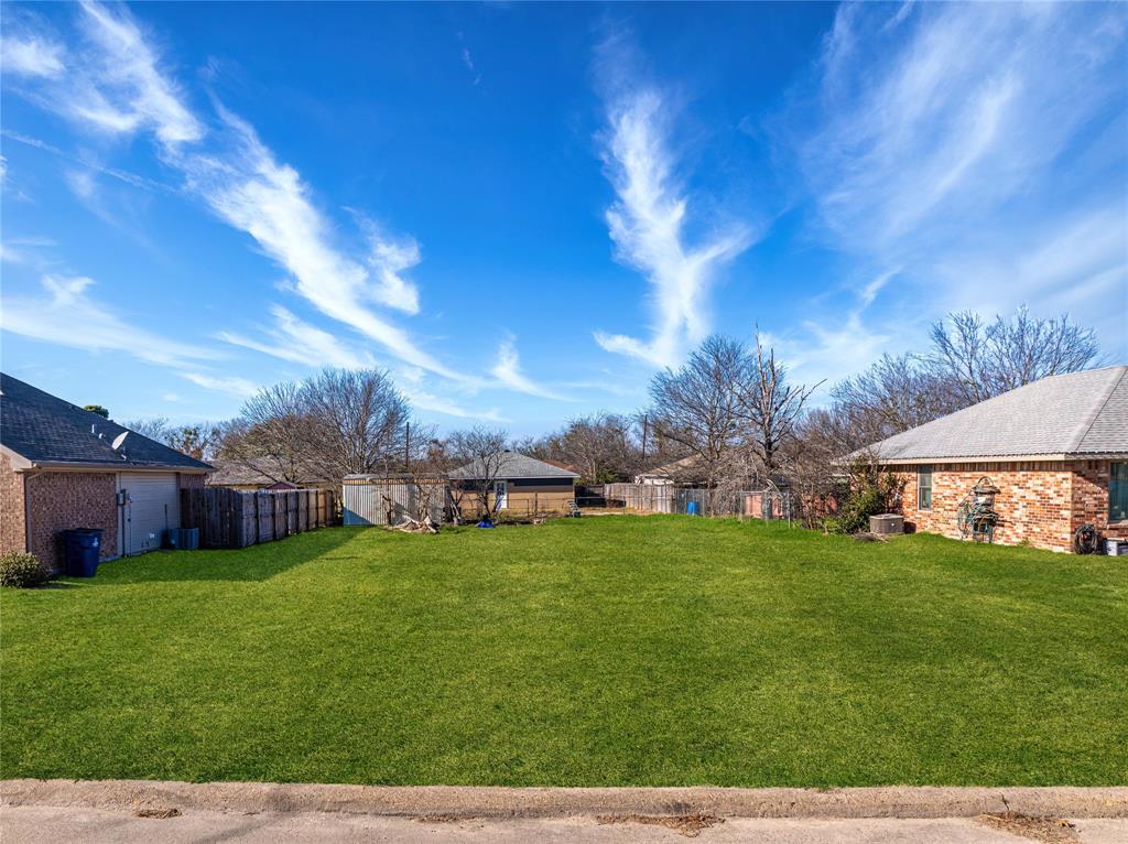 2000 Melody Circle Kaufman, TX 75142 - Photo 4 of 5 a view of a yard with a house in the background