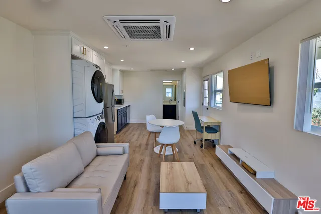 $7,000 | 1237 West 25th Street, Unit 1241, Los Angeles, CA 90007