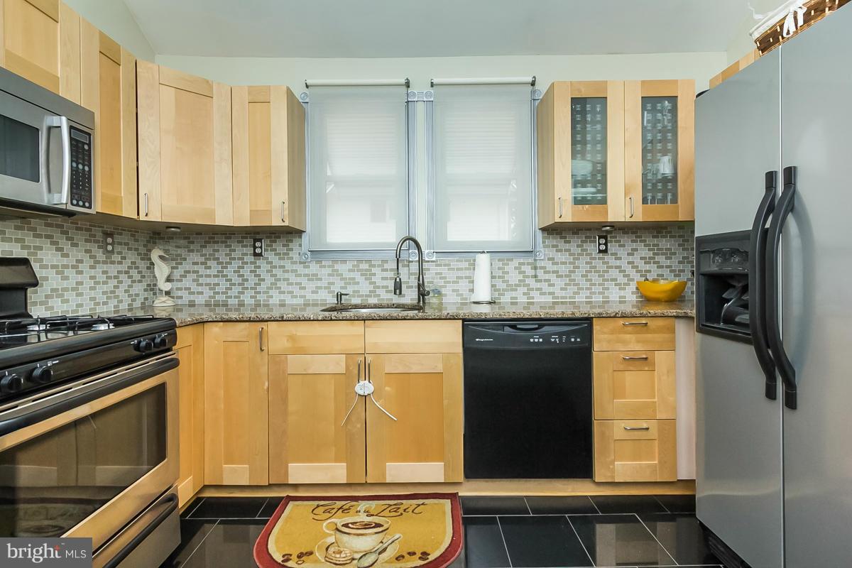 6950 German Hill Road Baltimore, MD 21222 - Photo 1 of 18 Kitchen3